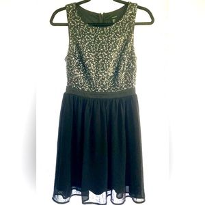 Forever 21 sequined sleeveless black size small cocktail dress